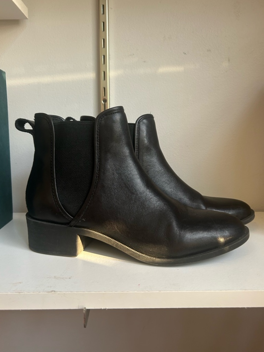 Steve Madden Black Leather Chelsea Ankle Boots